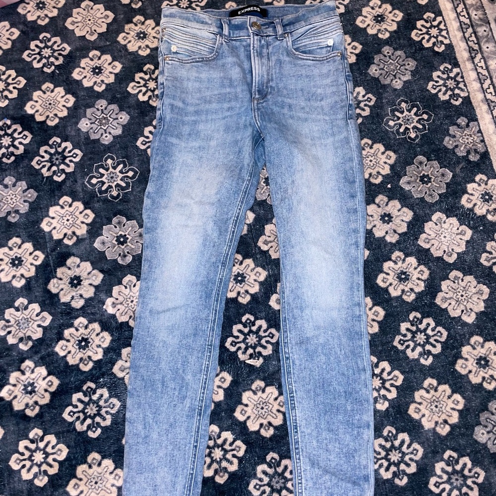 Woman’s Light Blue Jeans